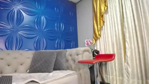 Snapshot of jolieduvalle chatting on 11.18.25 Jolie online show from 11.18.25