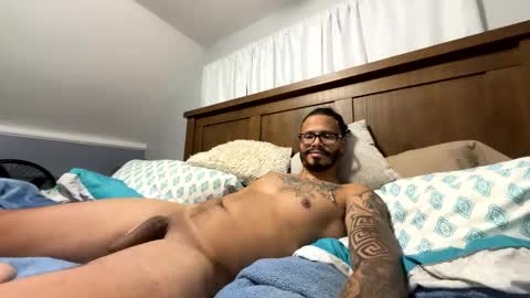 Snapshot of jomorales2024 chatting on 11.08.25 JMorales online show from 11.08.25