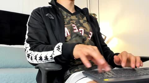 Jonathan Danielss  online show from 12.05.24