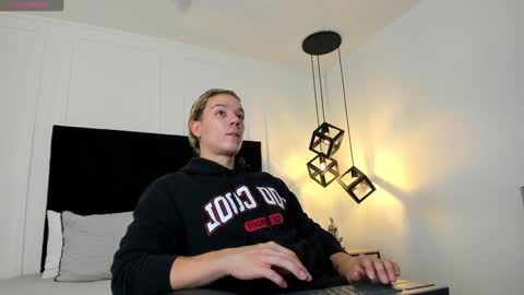 Jonathan Danielss  online show from 01.03.25