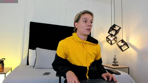 Jonathan Danielss  online show from 01.22.25