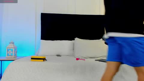 Jonathan Danielss  online show from 02.10.25