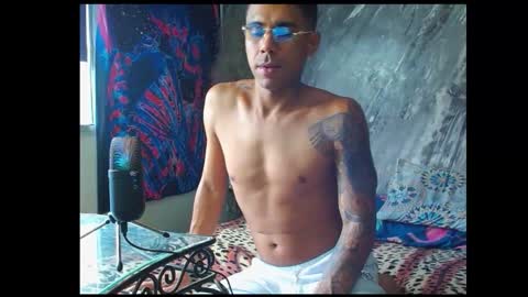 jonesjoness15 online show from 10.21.25