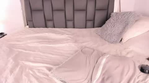 Snapshot of joyce_park_ chatting on 12.12.24 Tell me Kathe online show from 12.12.24