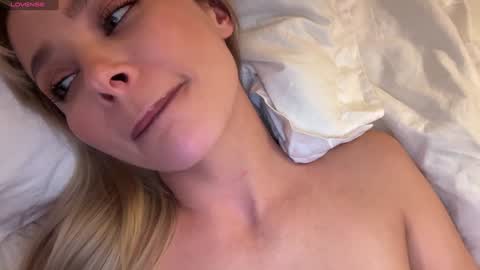 Jennie and Sophia online show from 12.04.24