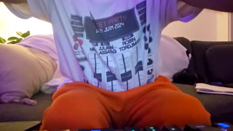 ju537705 online show from 10.03.25