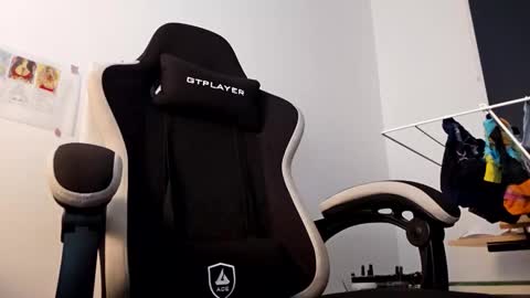 ju537705 online show from 10.12.25