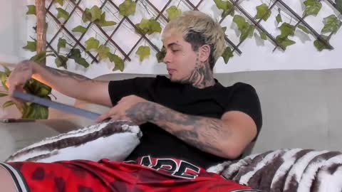 juan_alvarez18 online show from 02.04.25