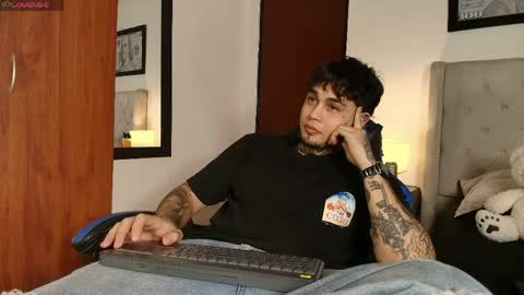 Snapshot of juan_alvarez18 chatting on 05.25.26 juan_alvarez18 online show from 05.25.26