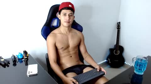 Snapshot of juan_da01 chatting on 12.19.24 JuanDa online show from 12.19.24