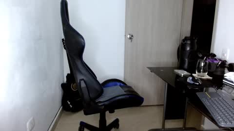 Snapshot of juan_da01 chatting on 02.14.25 JuanDa online show from 02.14.25