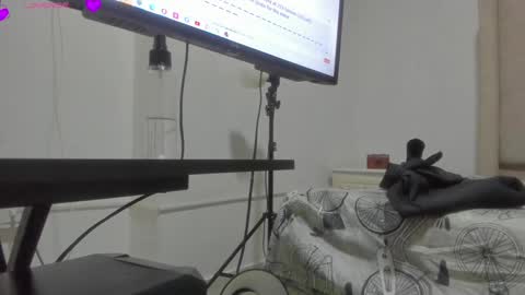 Lau   follow  online show from 12.10.24