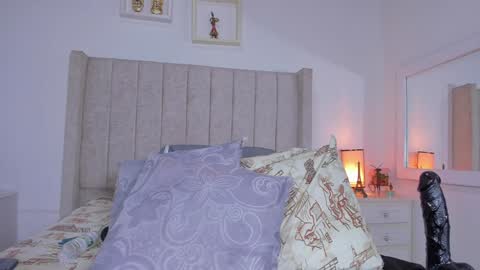 Lau   follow  online show from 12.21.24