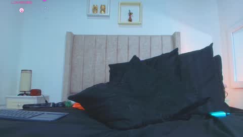 Lau   follow  online show from 02.15.25