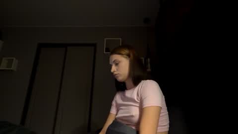 Snapshot of juanastrefeler chatting on 10.21.25 Lola online show from 10.21.25
