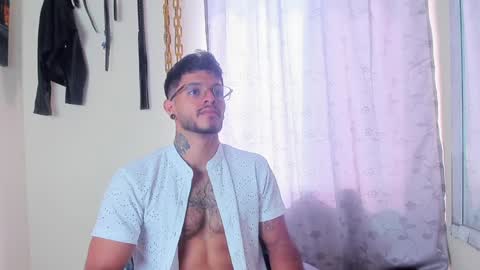 Snapshot of juanbladde chatting on 01.02.25 Juan Esteban online show from 01.02.25