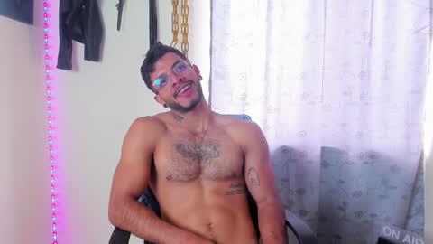 Snapshot of juanbladde chatting on 01.05.25 Juan Esteban online show from 01.05.25
