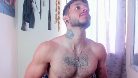 Snapshot of juanbladde chatting on 01.12.25 Juan Esteban online show from 01.12.25