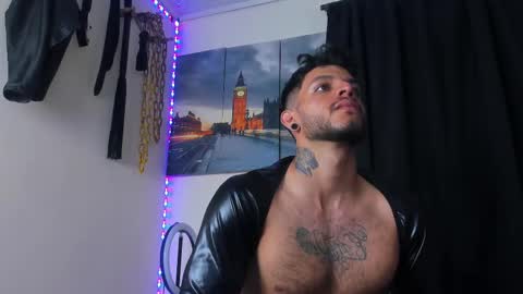 Snapshot of juanbladde chatting on 03.04.25 Juan Esteban online show from 03.04.25