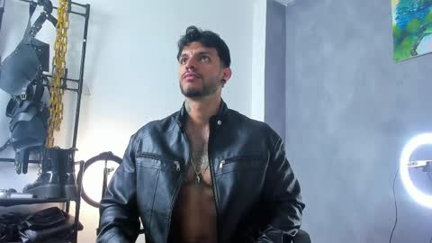 Snapshot of juanbladde chatting on 05.06.26 Juan Esteban online show from 05.06.26
