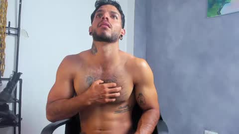 Snapshot of juanbladde chatting on 05.08.26 Juan Esteban online show from 05.08.26