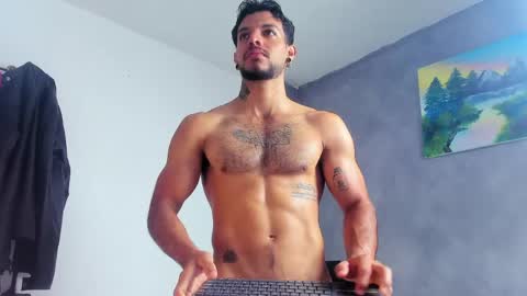 Snapshot of juanbladde chatting on 05.13.26 Juan Esteban online show from 05.13.26