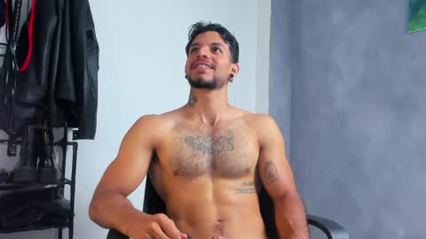 Snapshot of juanbladde chatting on 05.14.26 Juan Esteban online show from 05.14.26