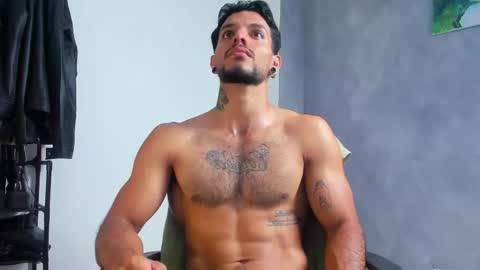Snapshot of juanbladde chatting on 05.15.26 Juan Esteban online show from 05.15.26