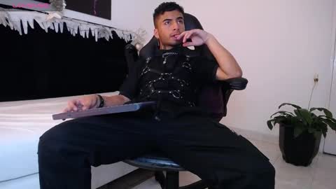 juancamilo66_ online show from 12.29.24