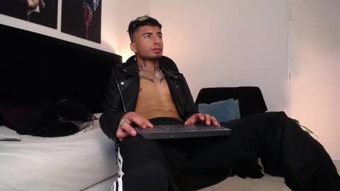 Snapshot of juancamilo_66 chatting on 01.05.25 Juan online show from 01.05.25