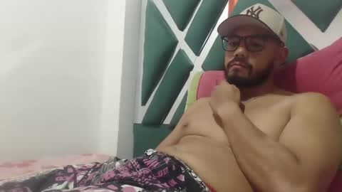 Snapshot of juanfe_style chatting on 09.19.25 juanfe_style online show from 09.19.25