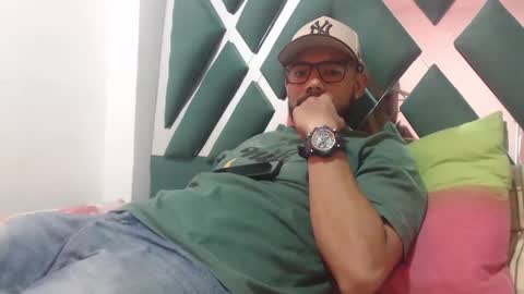 Snapshot of juanfe_style chatting on 09.20.25 juanfe_style online show from 09.20.25