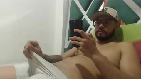 Snapshot of juanfe_style chatting on 09.24.25 juanfe_style online show from 09.24.25