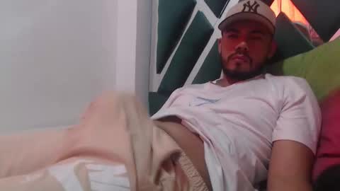 Snapshot of juanfe_style chatting on 10.15.25 juanfe_style online show from 10.15.25