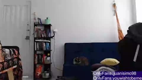 Snapshot of juanisimo_ chatting on 12.11.24 JUANISIMO online show from 12.11.24