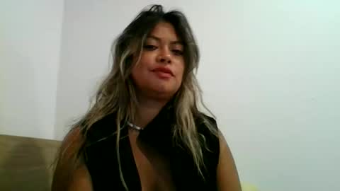 Snapshot of juanita_cw chatting on 10.24.25 juanita_cw online show from 10.24.25