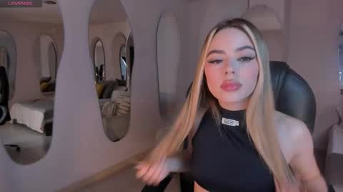 Juanita Clay online show from 10.12.25