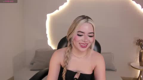 Snapshot of juanitaclay chatting on 07.19.26 Juanita Clay online show from 07.19.26