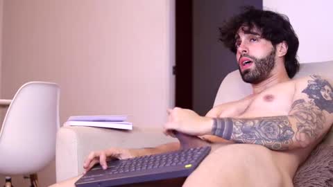 Snapshot of juanrizzo chatting on 02.10.25 Juan online show from 02.10.25