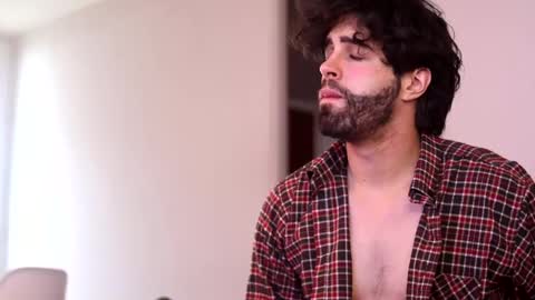 Snapshot of juanrizzo chatting on 02.11.25 Juan online show from 02.11.25