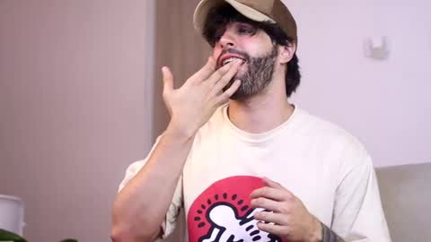 Snapshot of juanrizzo chatting on 02.20.25 Juan online show from 02.20.25