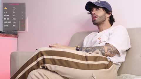 Snapshot of juanrizzo chatting on 10.29.25 Juan online show from 10.29.25