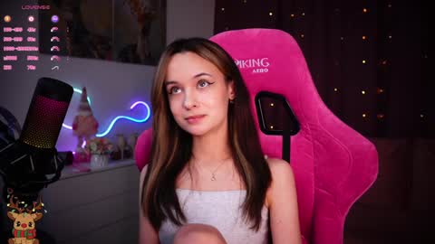 Snapshot of juicy___angel chatting on 12.10.24 Angelina online show from 12.10.24