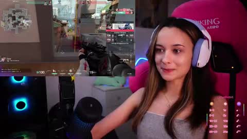 Snapshot of juicy___angel chatting on 02.25.25 Angelina online show from 02.25.25