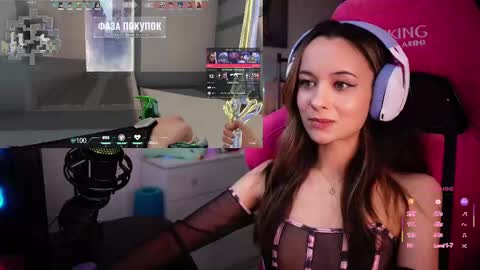 Snapshot of juicy___angel chatting on 02.28.25 Angelina online show from 02.28.25