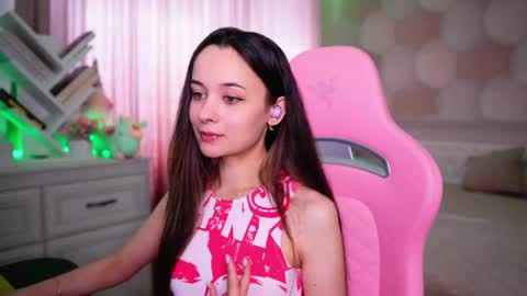 Snapshot of juicy___angel chatting on 06.06.26 Angelina online show from 06.06.26