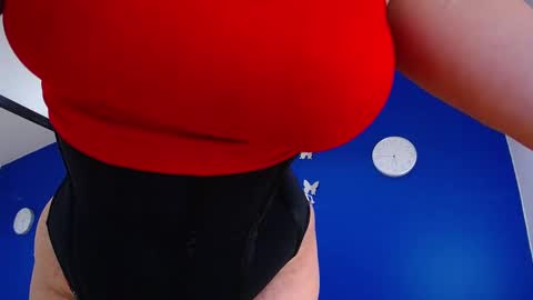 Snapshot of juicy_bignipples18 chatting on 01.08.25 juicy_bignipples18 online show from 01.08.25