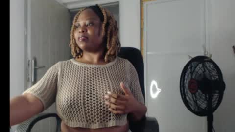 Snapshot of juicy_gold22 chatting on 05.23.26 Mariagold online show from 05.23.26
