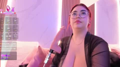 Snapshot of juicy_led_ chatting on 03.06.25 Juicy online show from 03.06.25