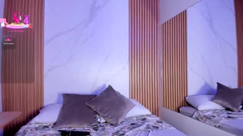 Snapshot of juicy_led_ chatting on 09.15.25 Juicy online show from 09.15.25